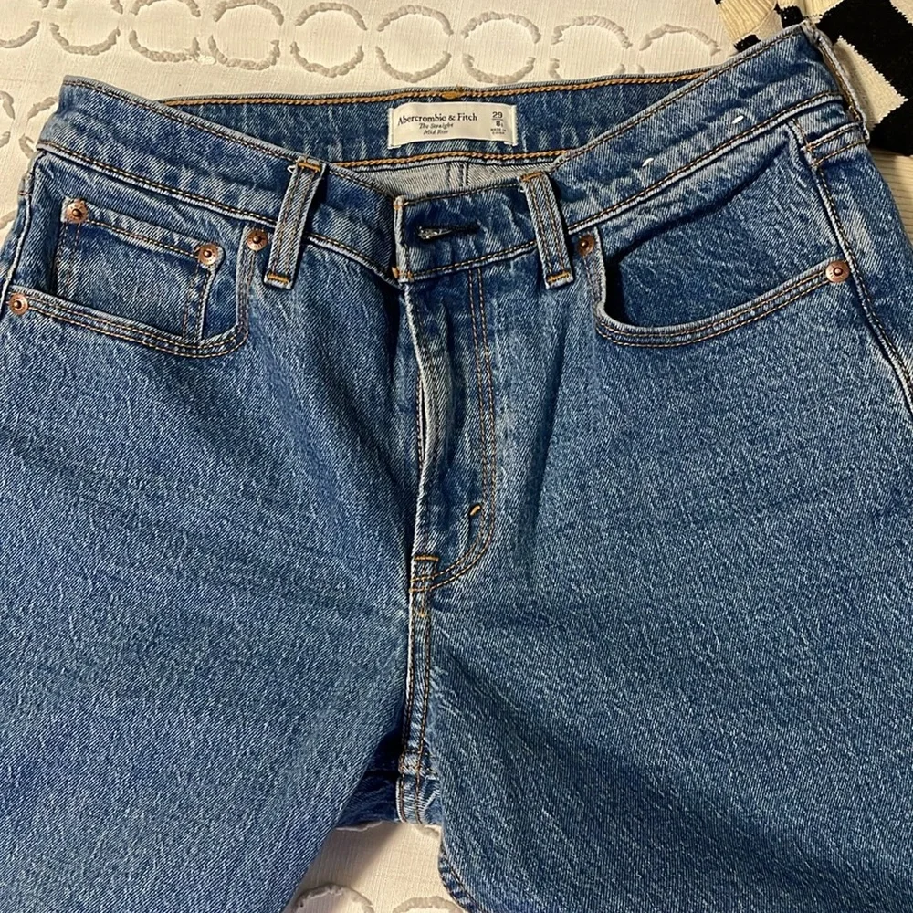 New with tags Straight Mid Rise short length Abercrombie Jeans - Picture 13 of 13